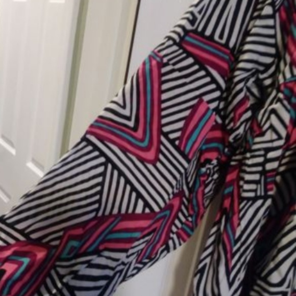 Zig Zag Print Black & Pink in Plus Size 1x, 2x, - Picture 7 of 8